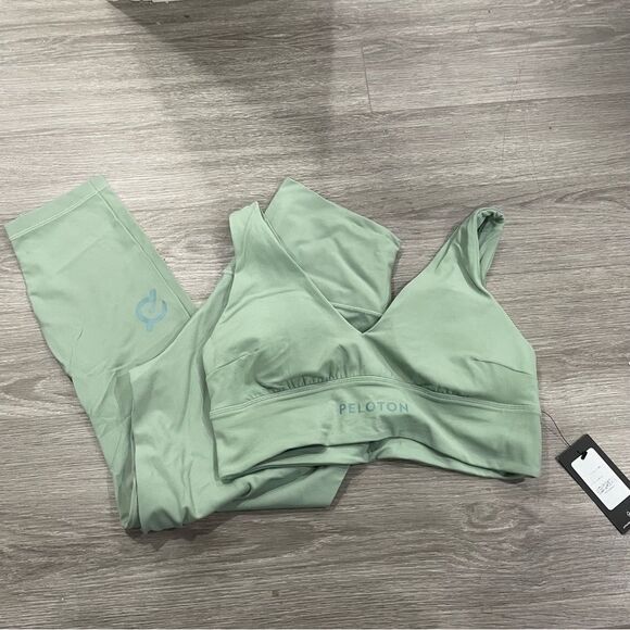 TOP ONLY Lululemon Peleton Palm Court V Neck Align Bra Light Support - Picture 1 of 2